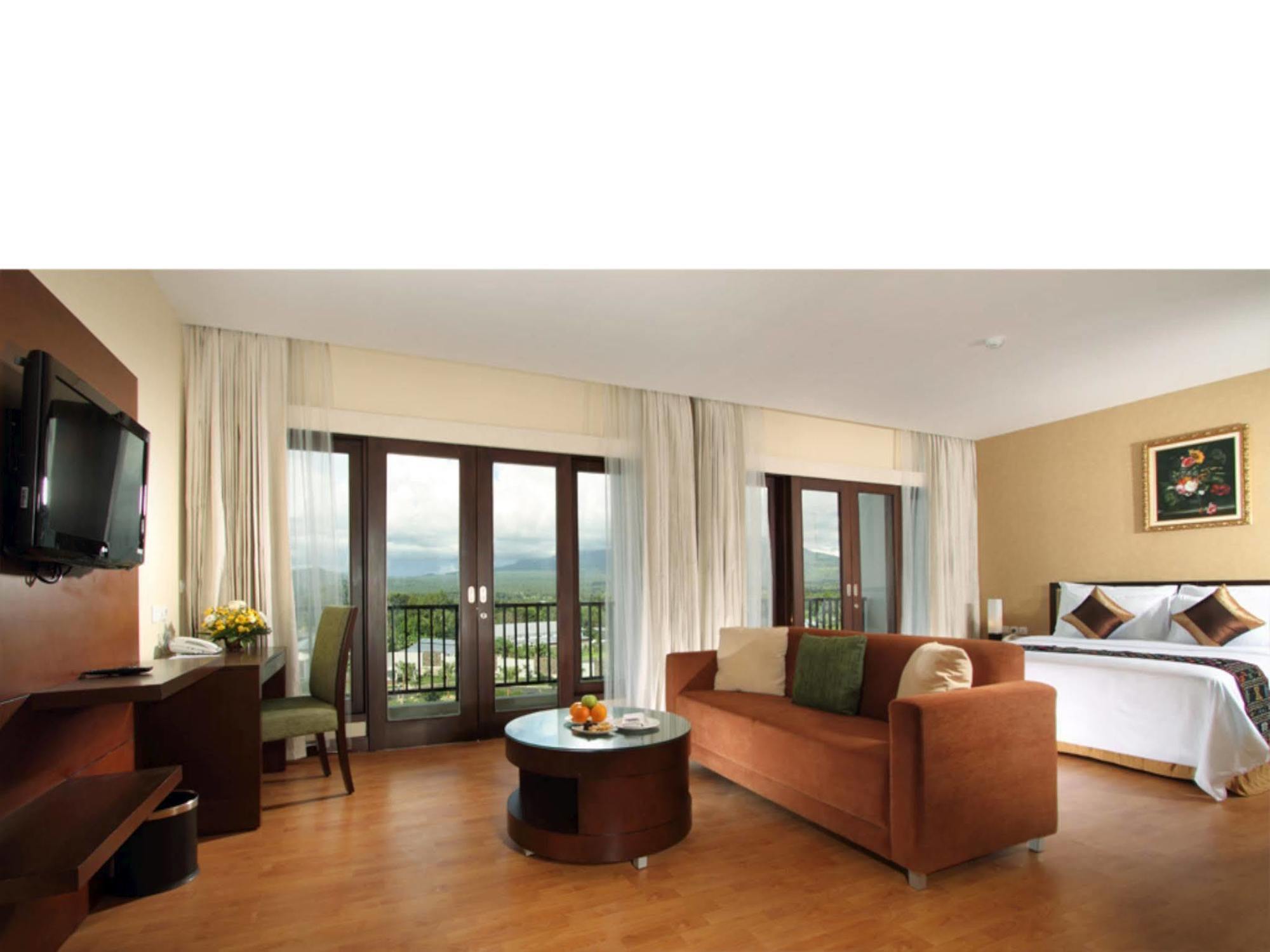 ซูตันราจาโฮเต็ล คอนเวนชั่นแอนด์รีครีเอชั่น Hotel มานาโด ภายนอก รูปภาพ